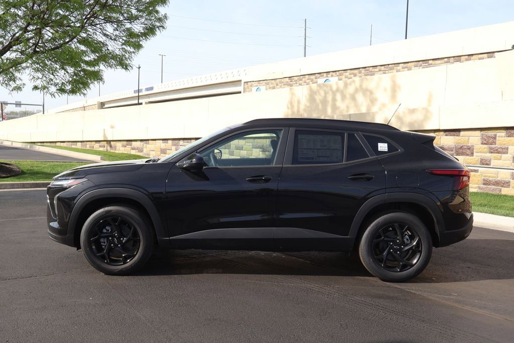 New 2026 Chevrolet Trax LT w/ Sunroof Package FWD image 4
