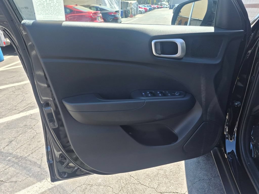 Used 2026 Hyundai Venue SE FWD image 12