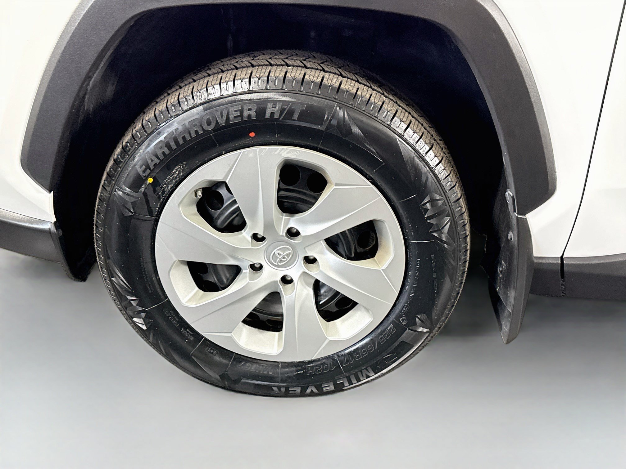 Used 2020 Toyota RAV4 LE FWD image 37
