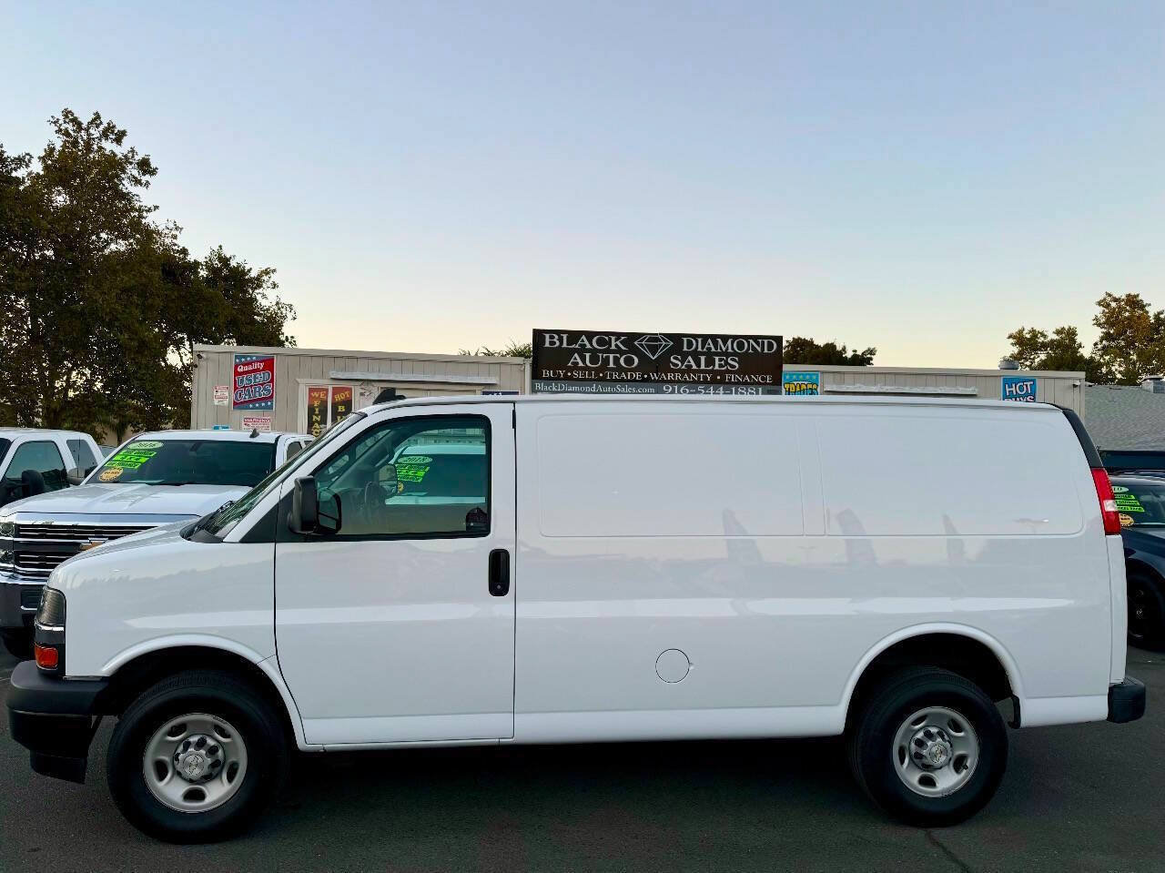 Used 2022 Chevrolet Express 3500 w/ Driver Convenience Package RWD image 12