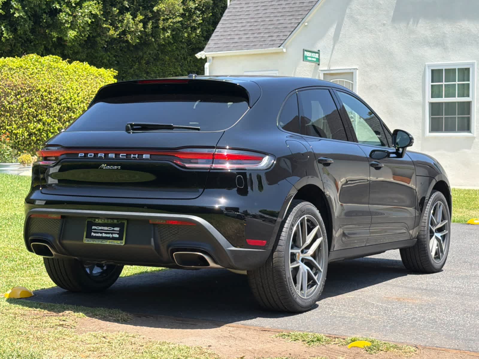 New 2026 Porsche Macan AWD/4WD image 8