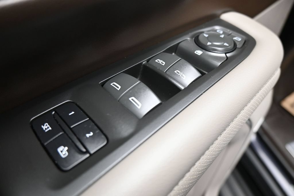 Used 2023 GMC Yukon SLT AWD/4WD image 11