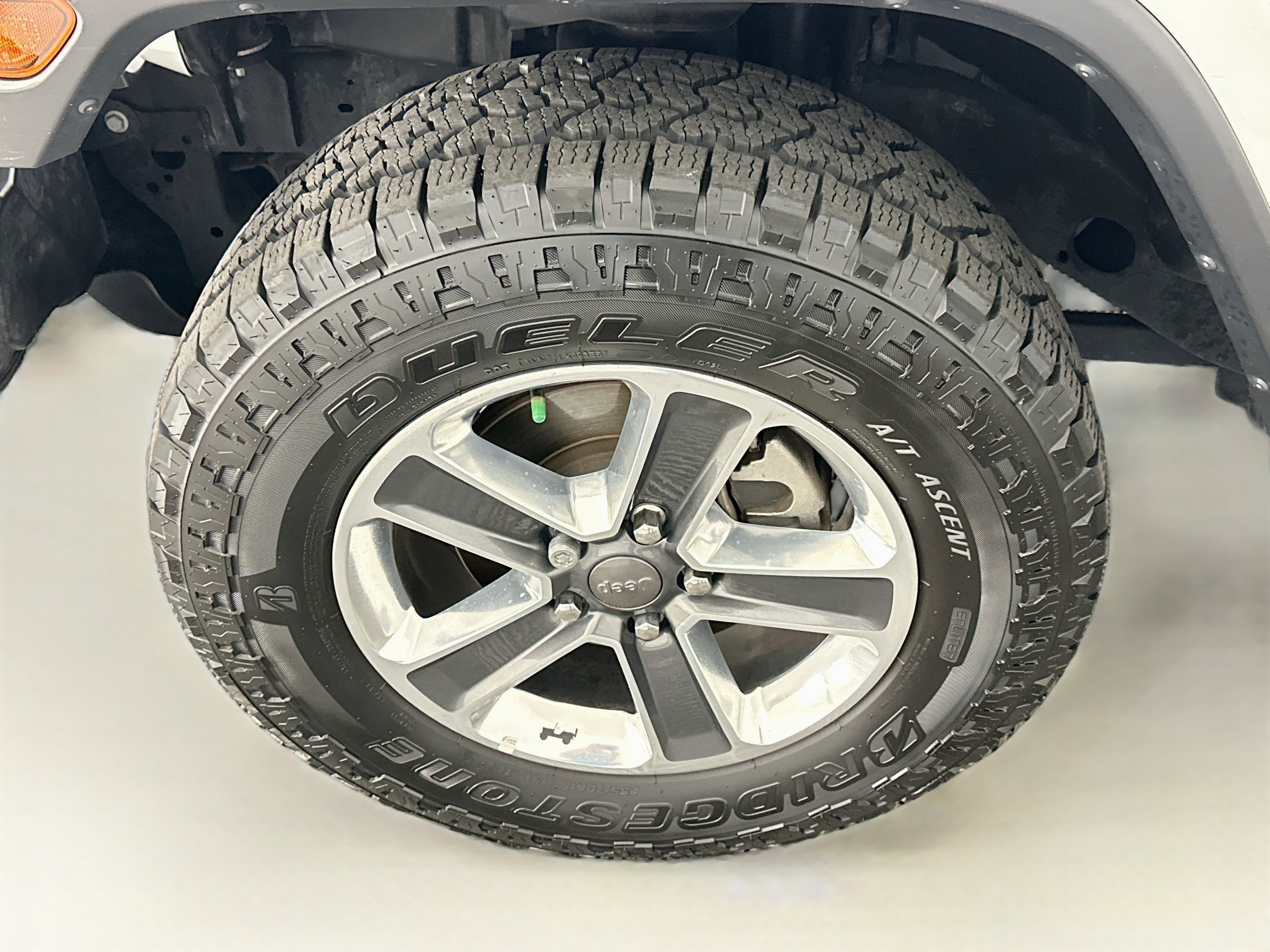 Used 2018 Jeep Wrangler Unlimited Sahara w/ LED Lighting Group AWD/4WD image 11