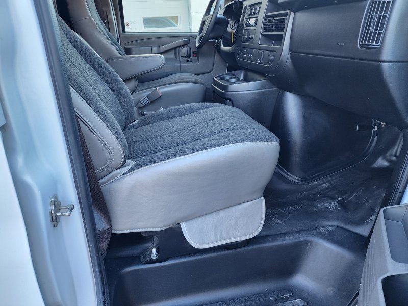 Used 2023 GMC Savana 2500 w/ Driver Convenience Package image 7