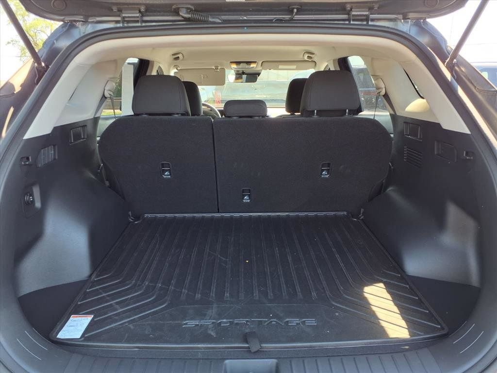 Used 2025 Kia Sportage LX AWD/4WD image 27