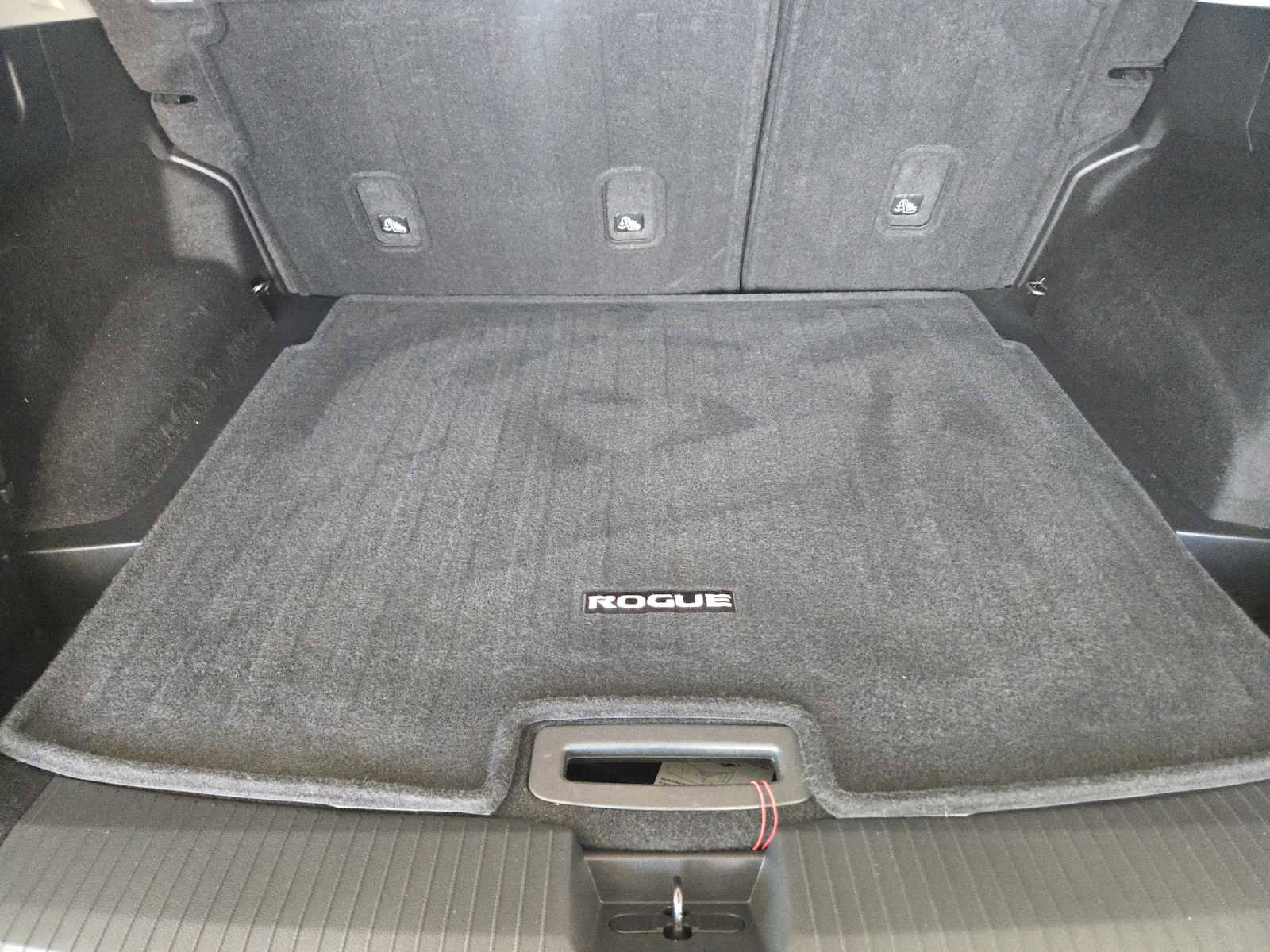 Used 2024 Nissan Rogue SV FWD image 29