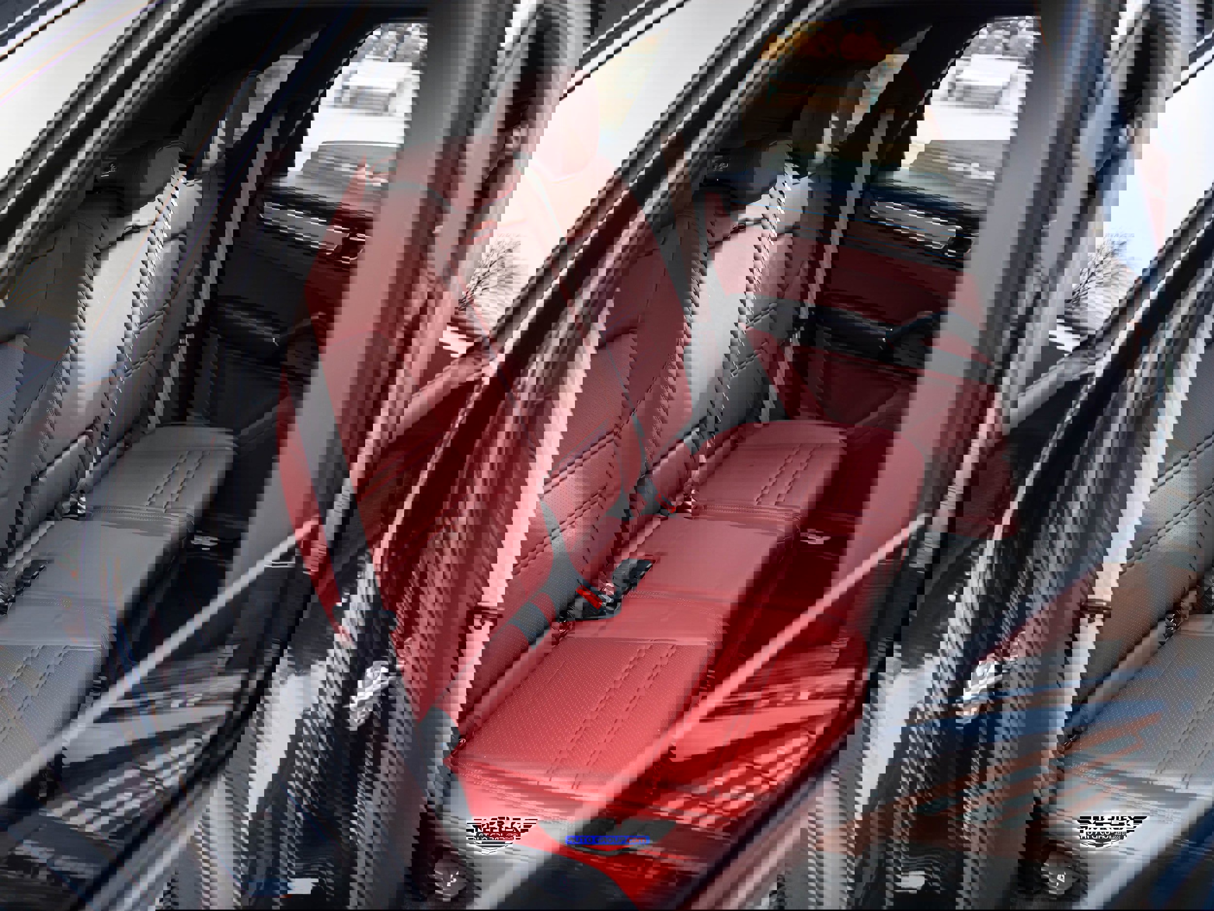 Used 2022 Porsche Cayenne Platinum Edition image 18