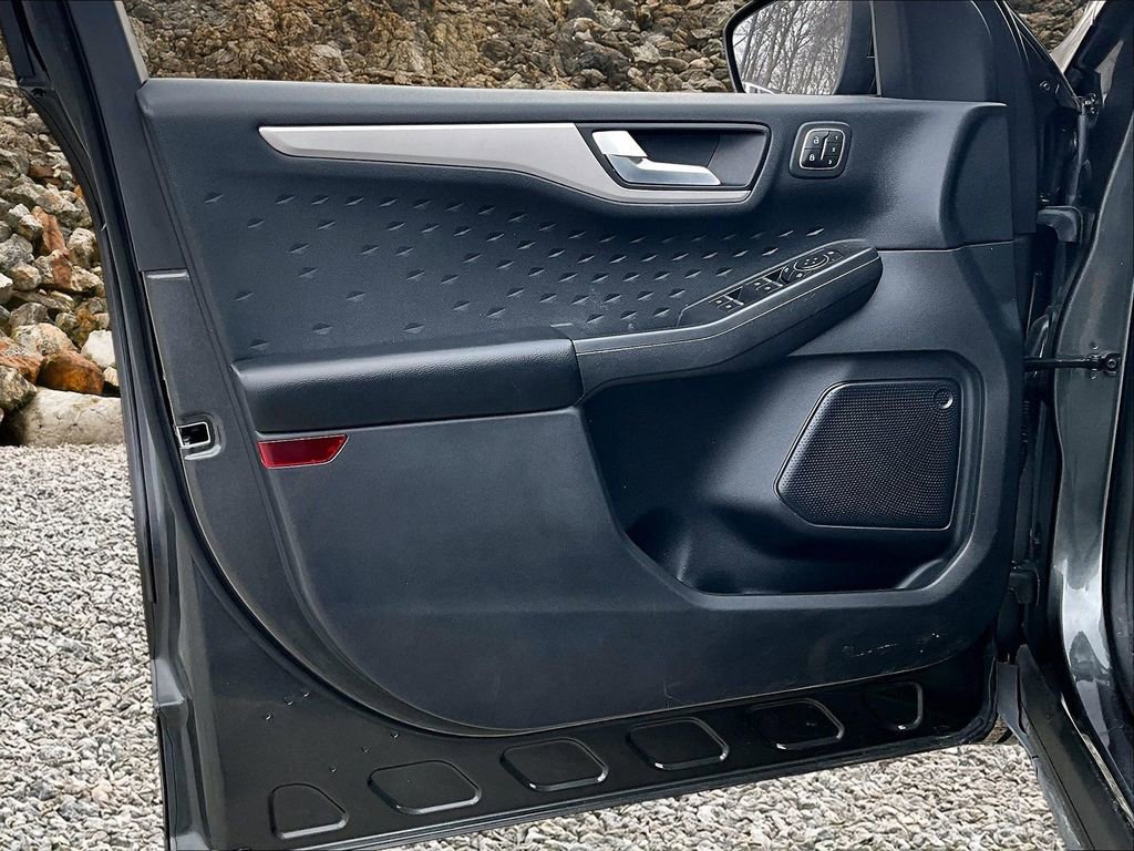 Used 2020 Ford Escape SEL image 18