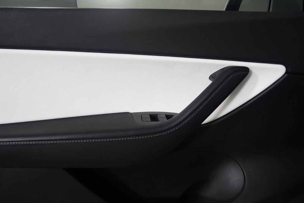 Used 2021 Tesla Model Y Long Range image 10