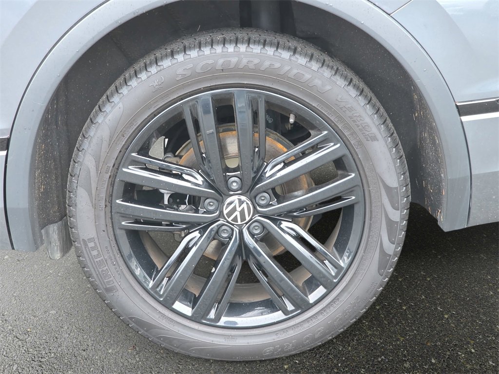 Used 2022 Volkswagen Tiguan SE R-Line image 37