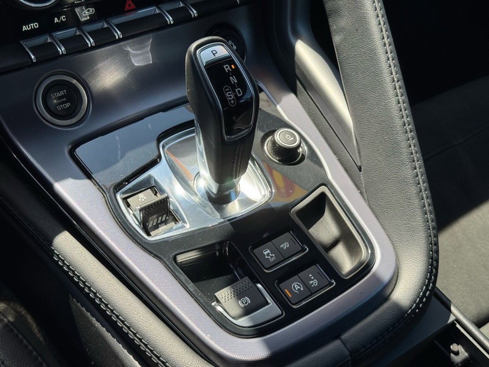 Used 2020 Jaguar F-TYPE Checkered Flag image 34