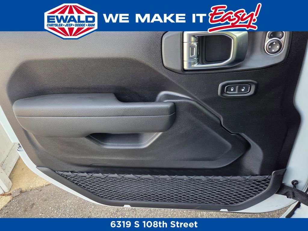 New 2026 Jeep Gladiator Mojave w/ Safety Group image 16