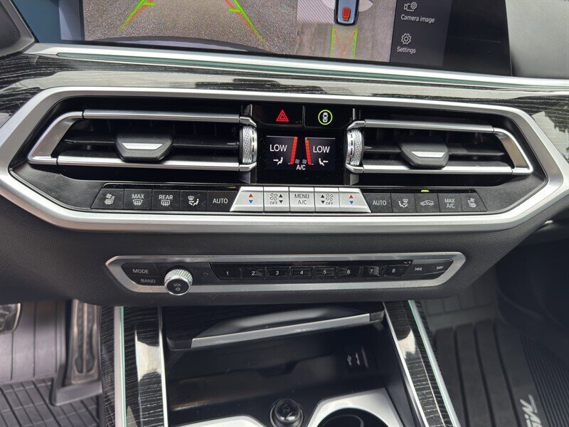 Used 2021 BMW X7 xDrive40i w/ M Sport Package AWD/4WD image 42