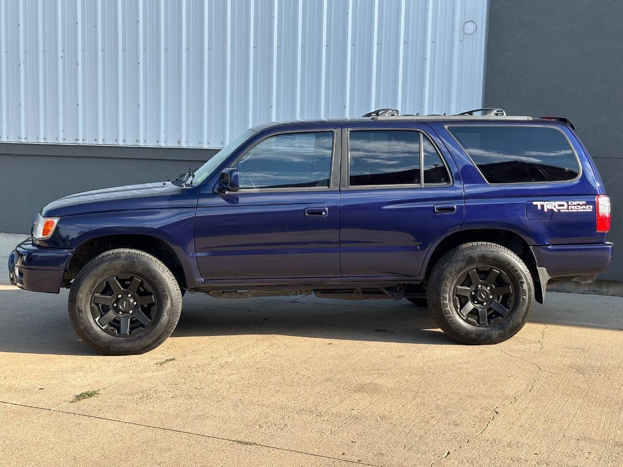 Used 2001 Toyota 4Runner SR5 w/ Upgrade Value Pkg 3 AWD/4WD image 8