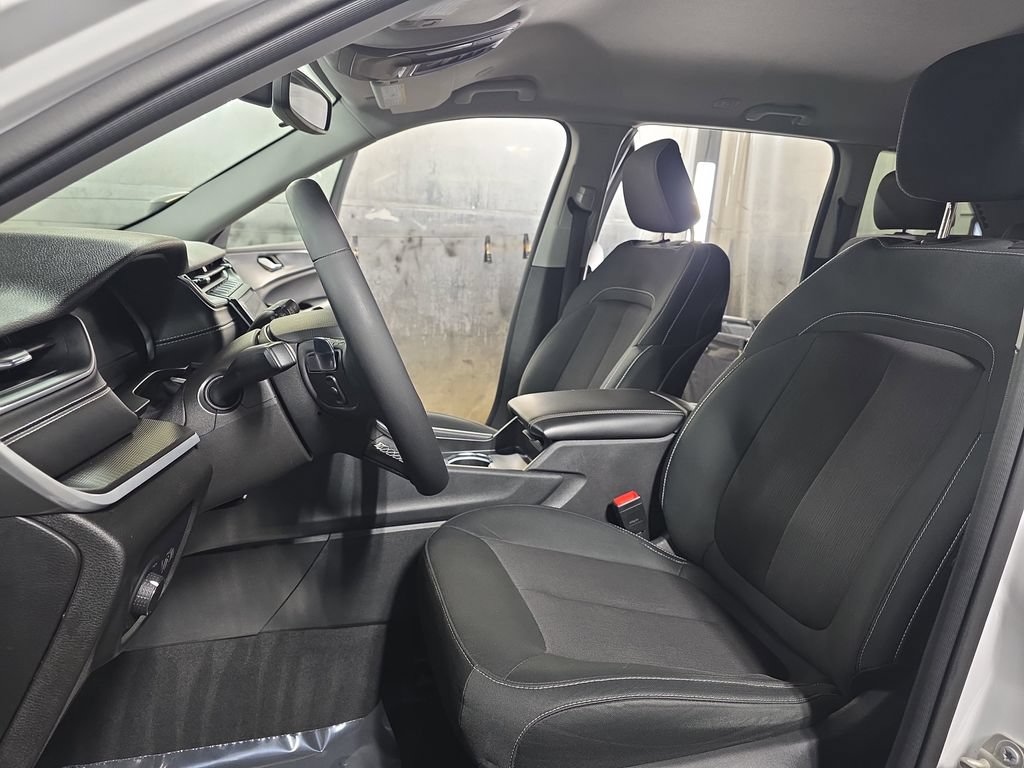 Used 2023 Jeep Grand Cherokee Laredo AWD/4WD image 14