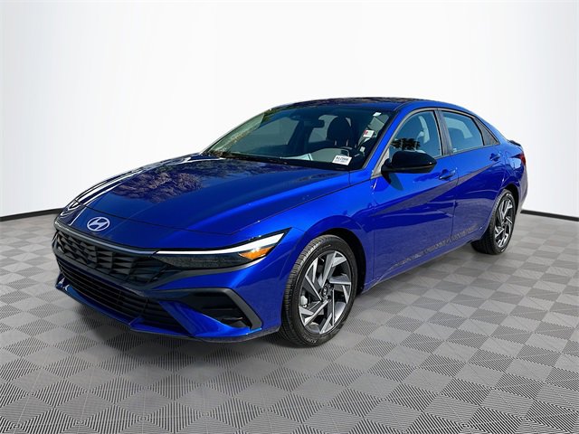 Used 2025 Hyundai Elantra Sport image 3