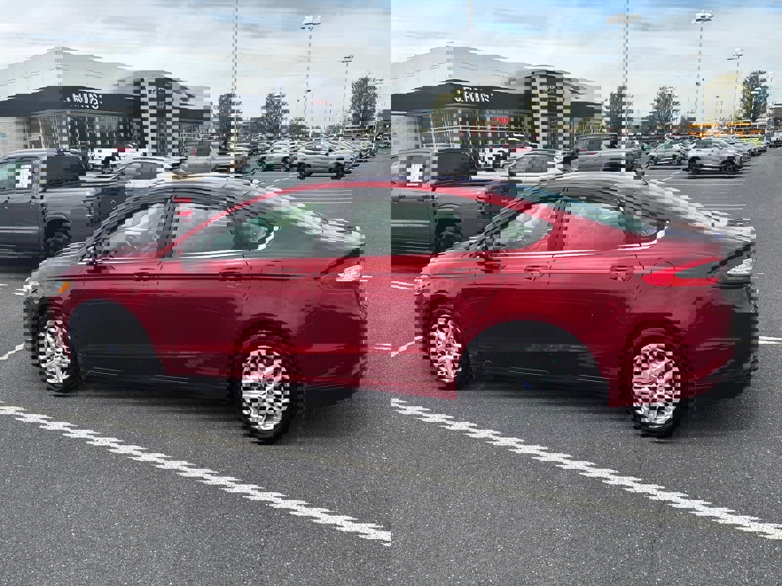 Used 2016 Ford Fusion SE w/ SE Cold Weather Package image 4