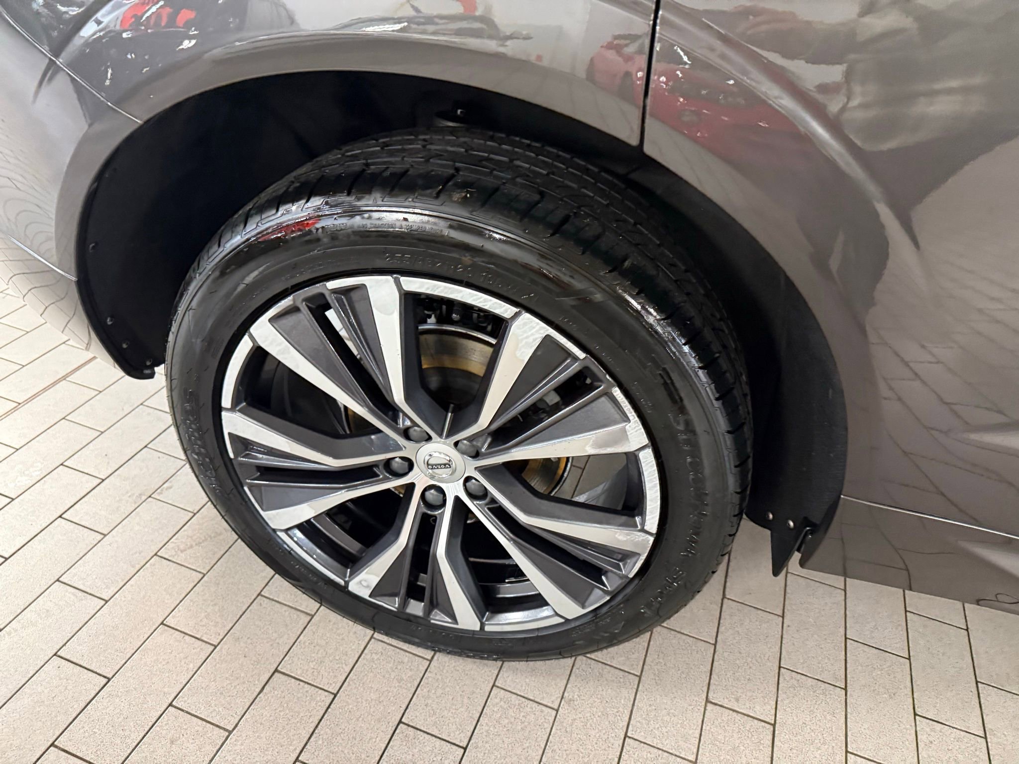 Used 2022 Volvo XC60 B5 Momentum w/ Climate Package image 17