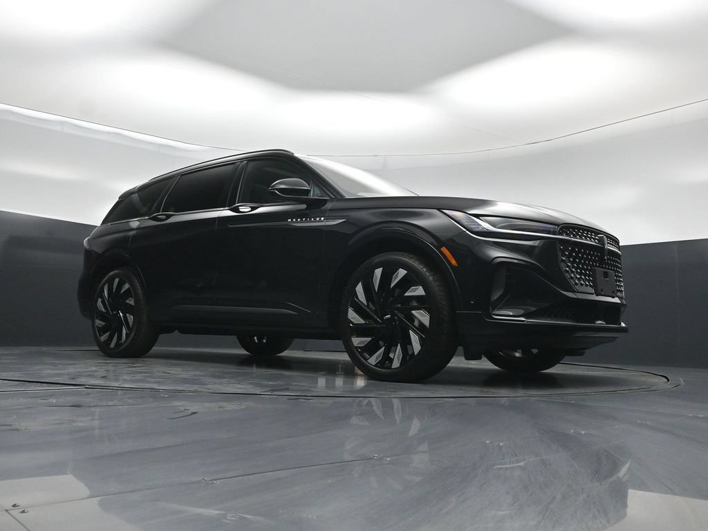 Used 2024 Lincoln Nautilus Reserve w/ Equipment Group 202A AWD/4WD image 3