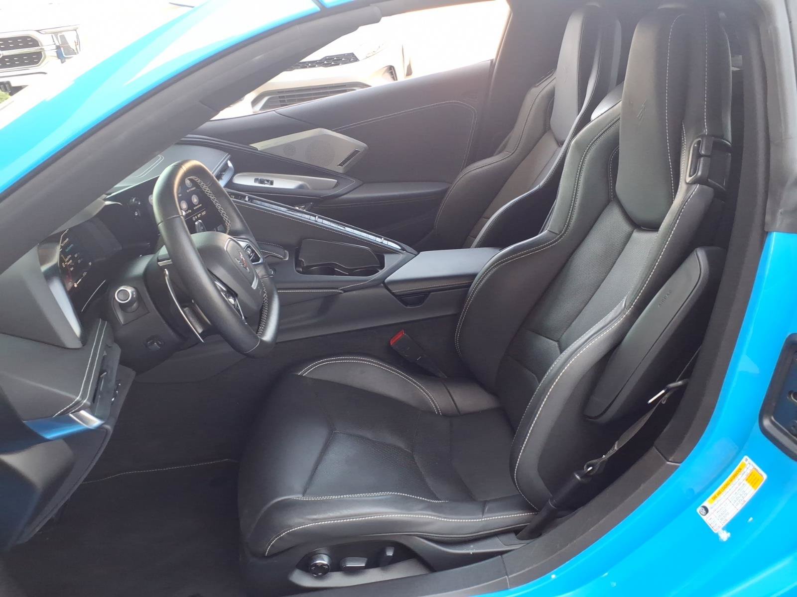 Used 2022 Chevrolet Corvette Stingray Preferred Cpe w/ Z51 Performance Package RWD image 19