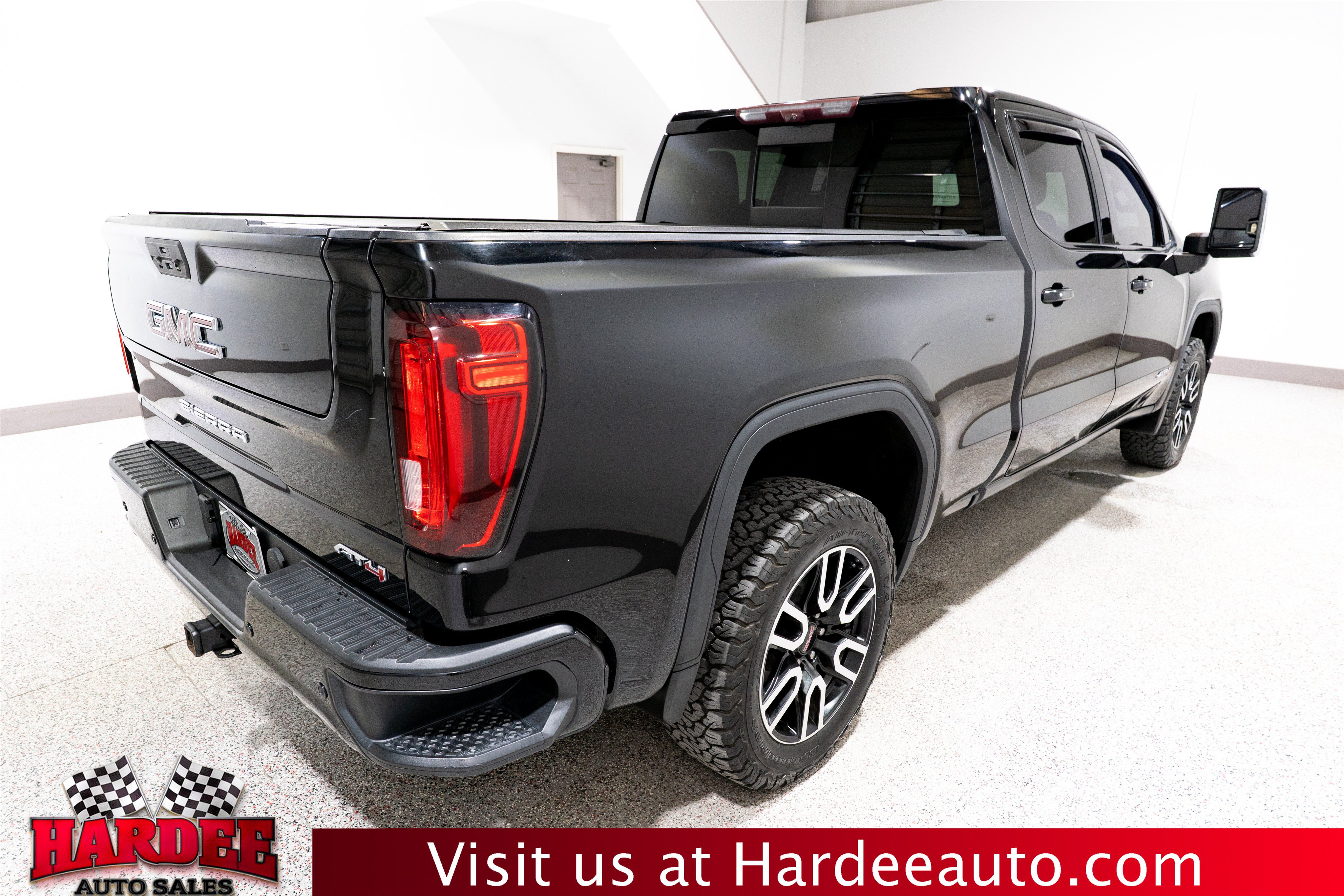 Used 2021 GMC Sierra 1500 AT4 w/ Technology Package AWD/4WD image 5