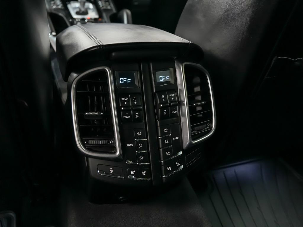 Certified 2017 Porsche Cayenne Turbo AWD/4WD image 20