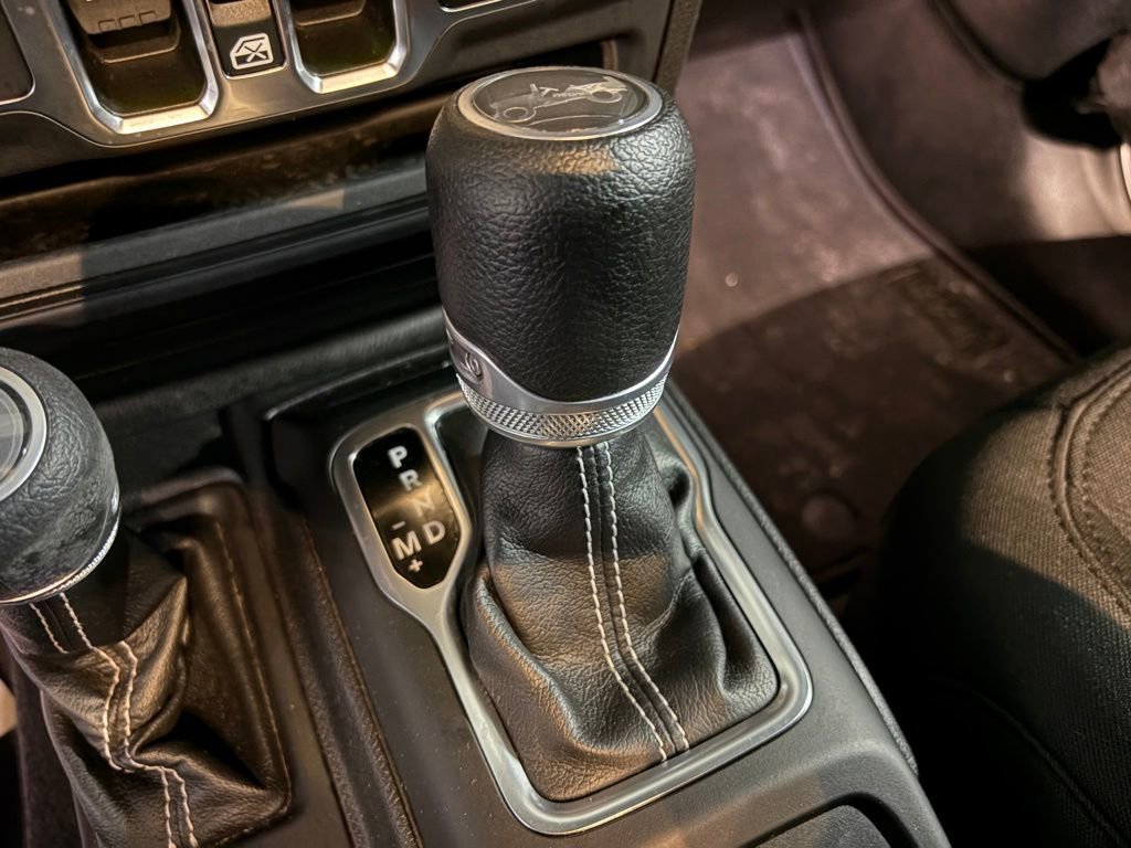 Used 2019 Jeep Wrangler Unlimited Sahara image 14