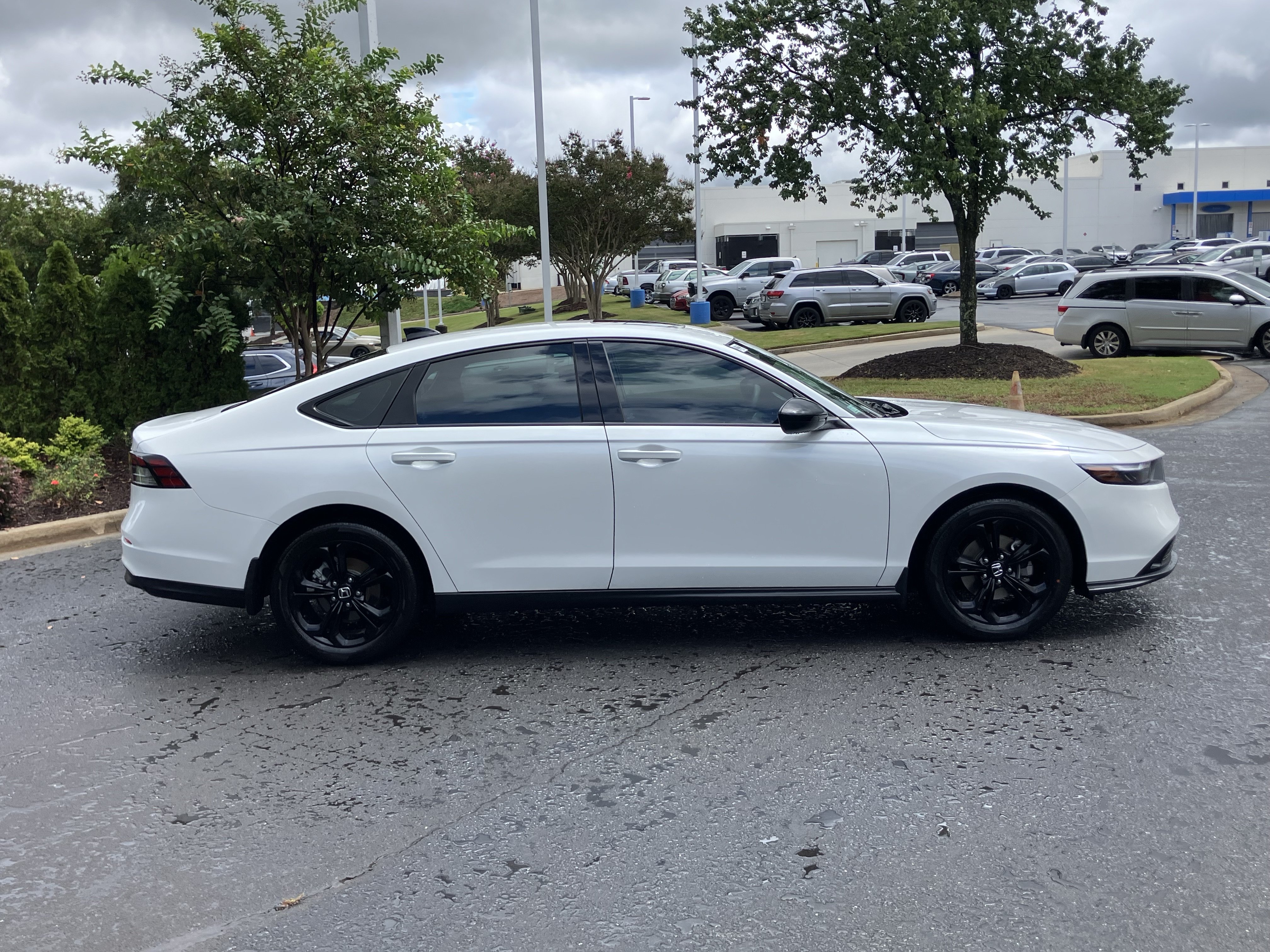 Used 2025 Honda Accord SE image 11