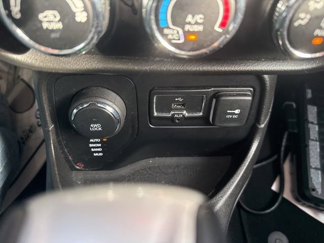 Used 2017 Jeep Renegade Sport w/ Power & Air Group image 32