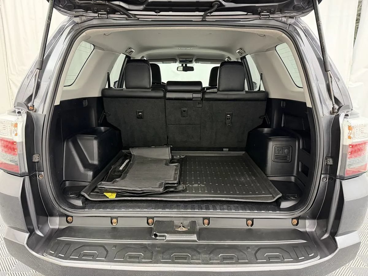 Used 2018 Toyota 4Runner SR5 Premium w/ Wilderness Package AWD/4WD image 28