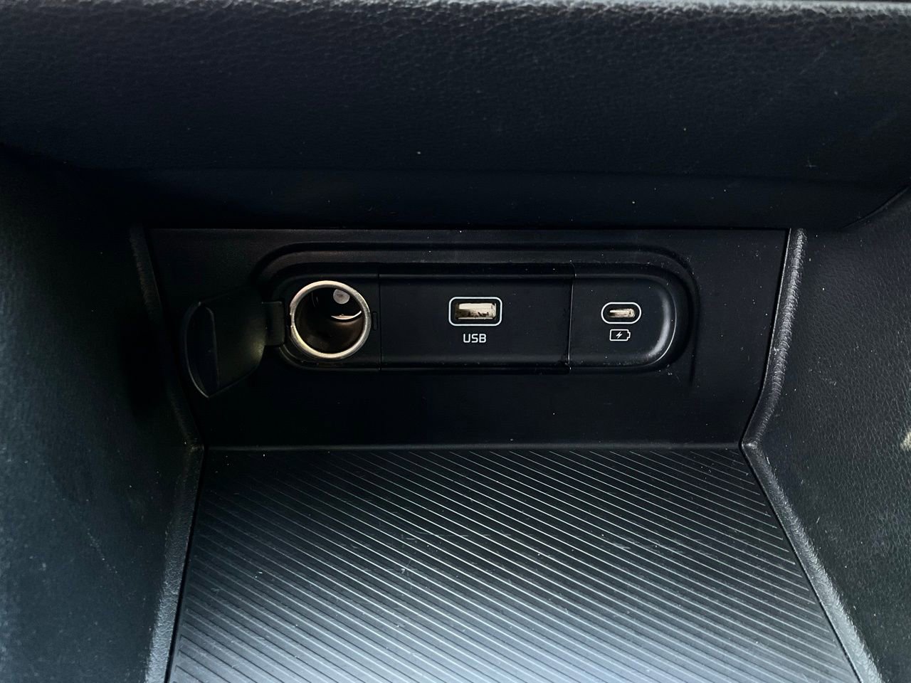 Used 2025 Kia Sportage LX image 24