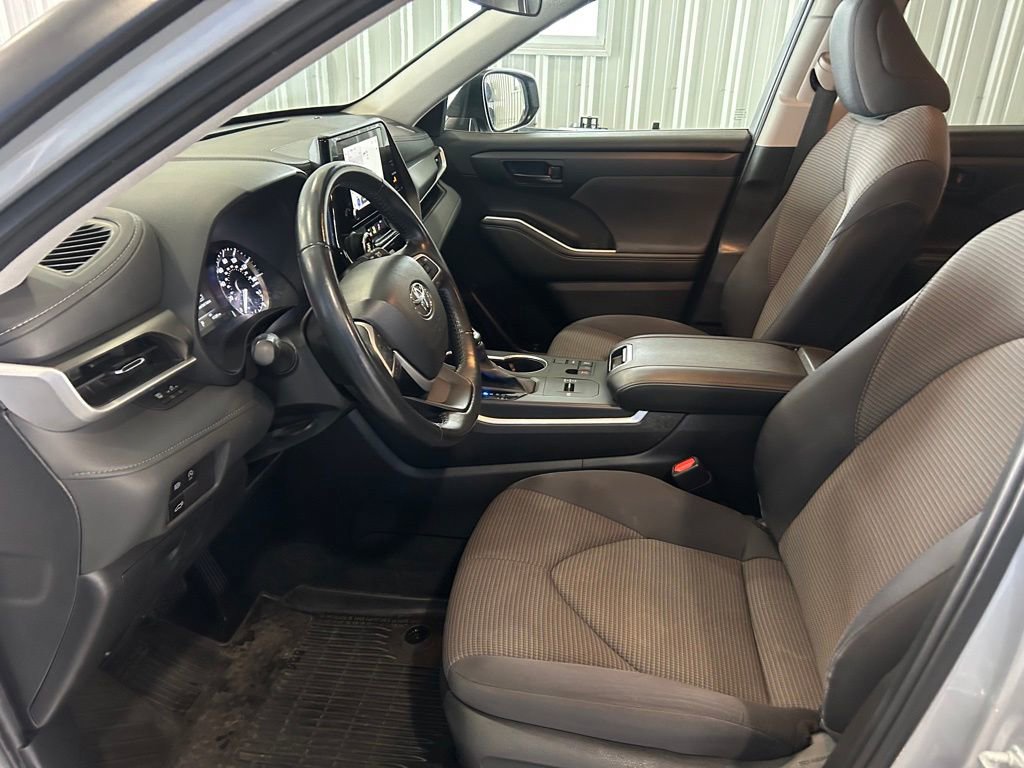 Used 2023 Toyota Highlander LE image 10