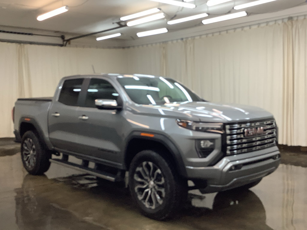 Used 2025 GMC Canyon Denali AWD/4WD image 3