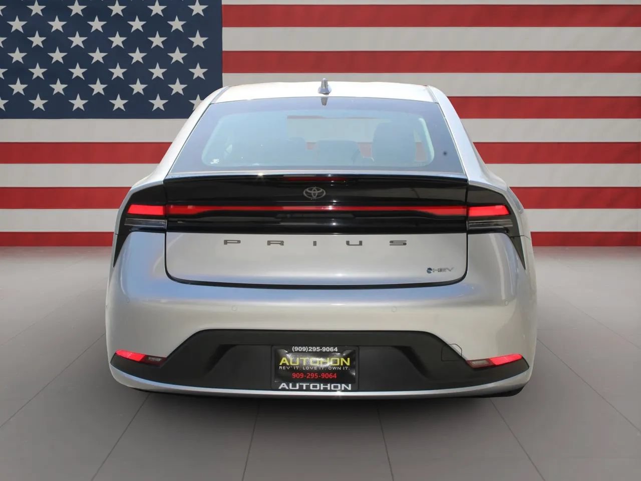 Used 2025 Toyota Prius LE FWD image 7