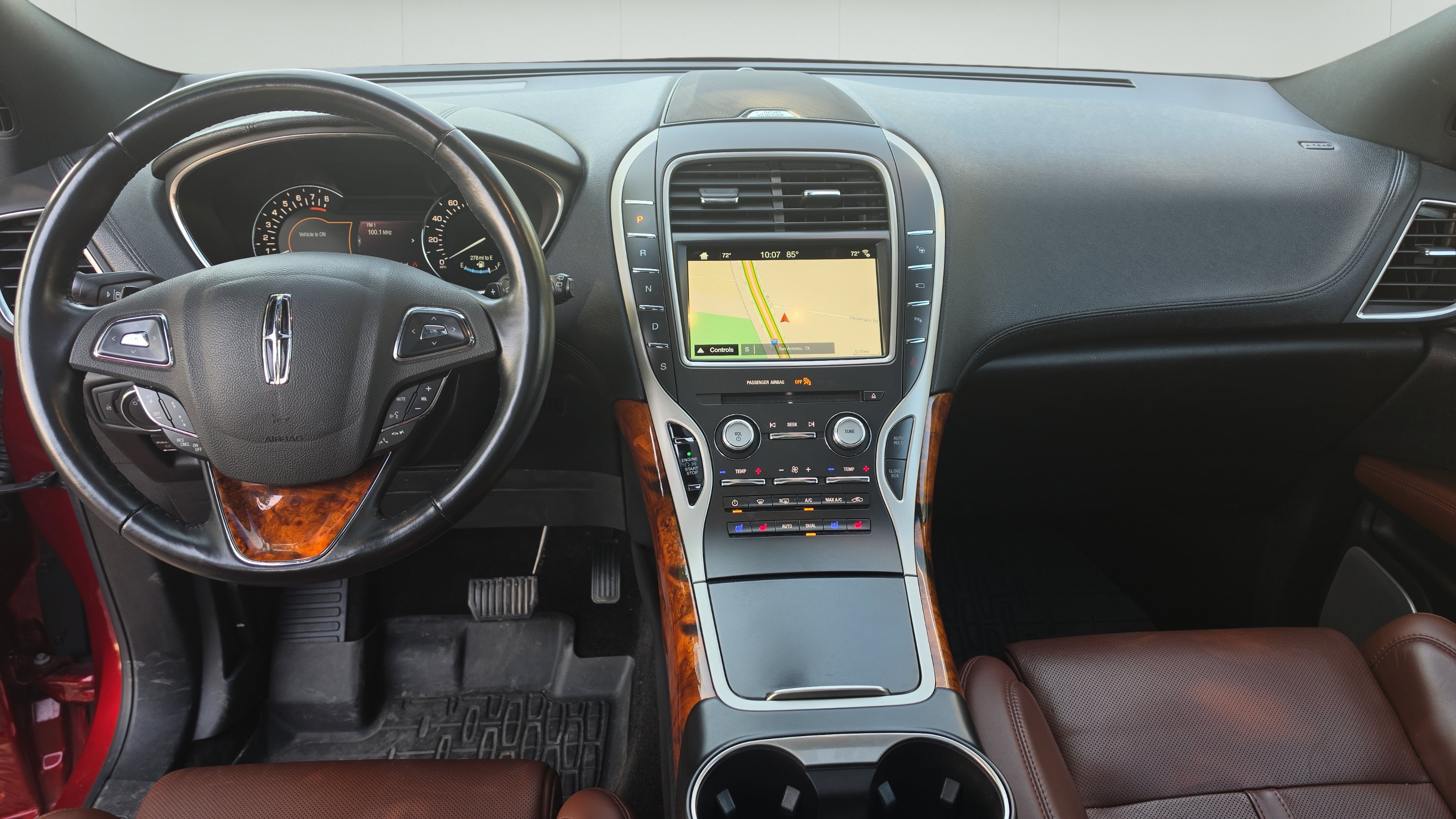 Used 2017 Lincoln MKX Reserve w/ Luxury Package AWD/4WD image 23