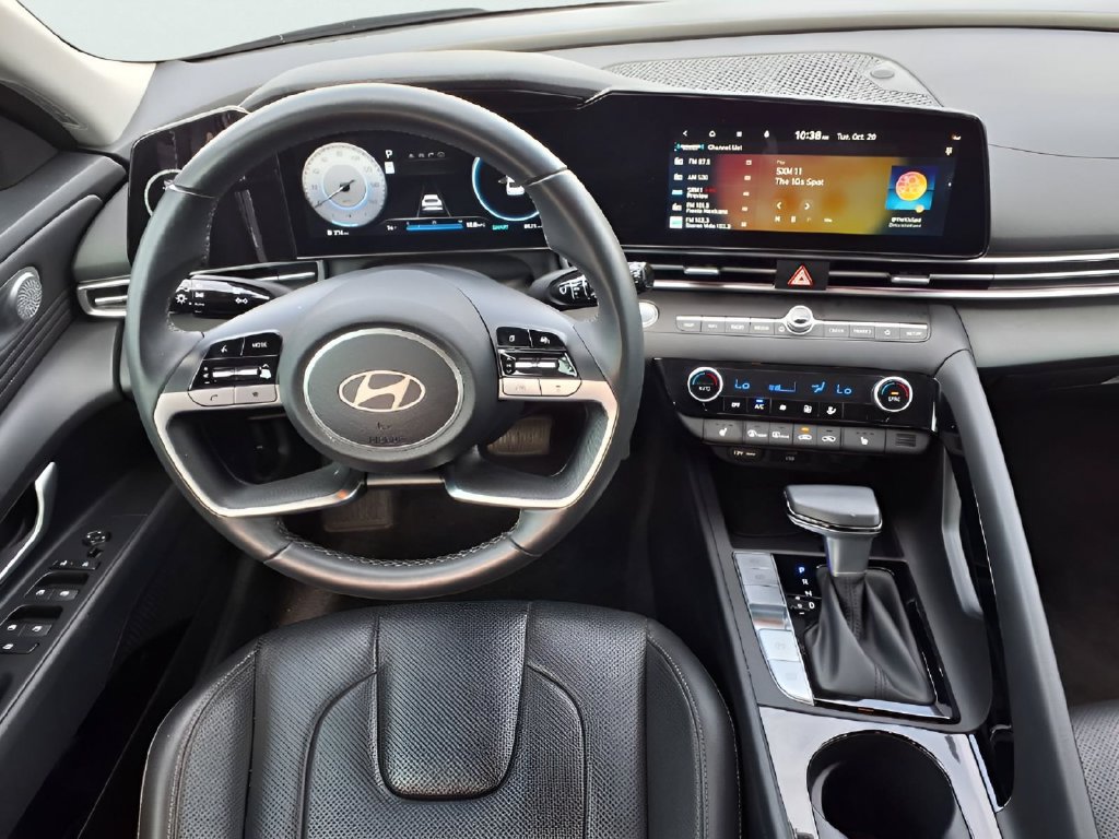 Used 2025 Hyundai Elantra Limited FWD image 12