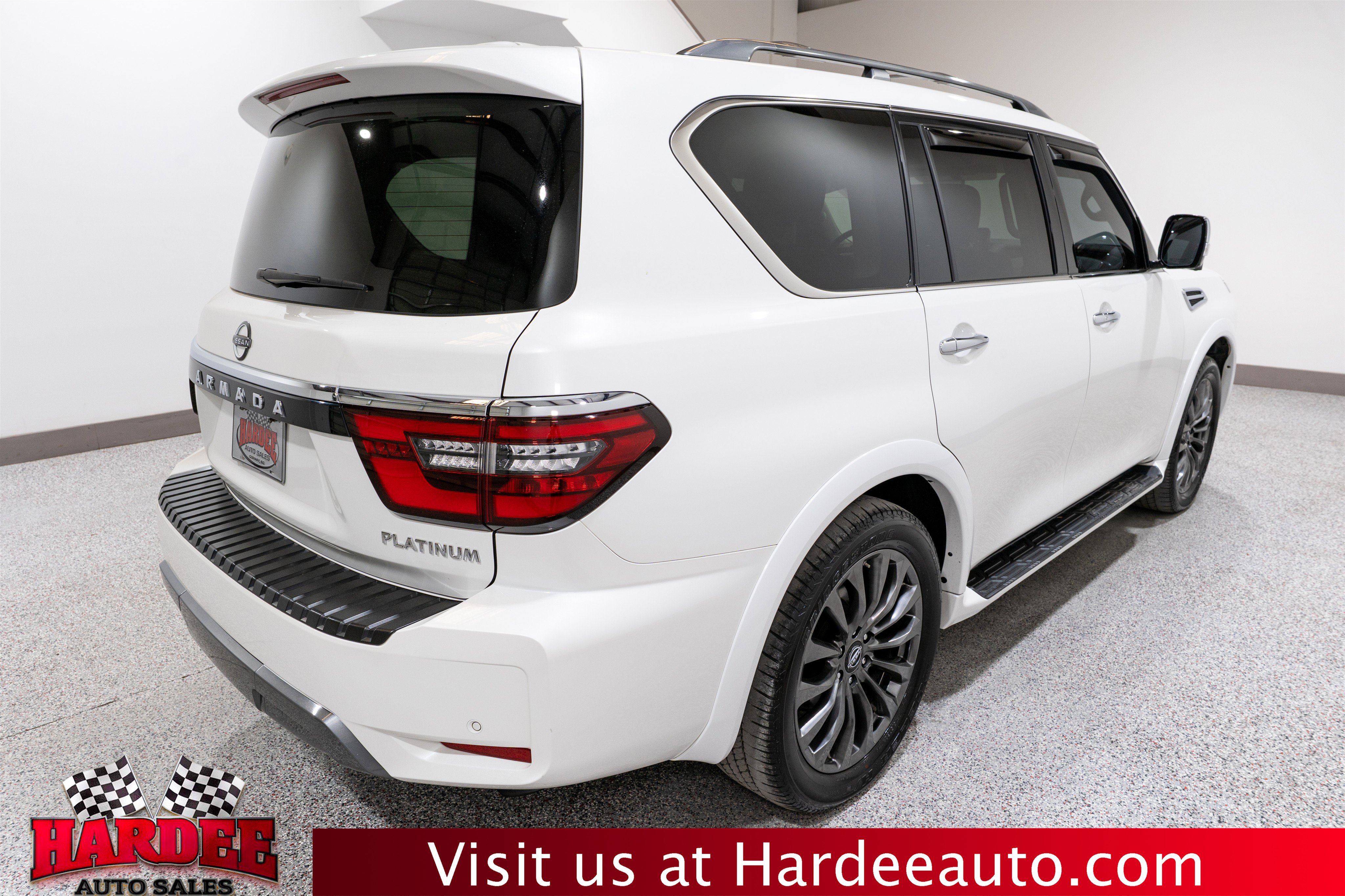 Used 2023 Nissan Armada Platinum w/ Captain's Chairs Package RWD image 5