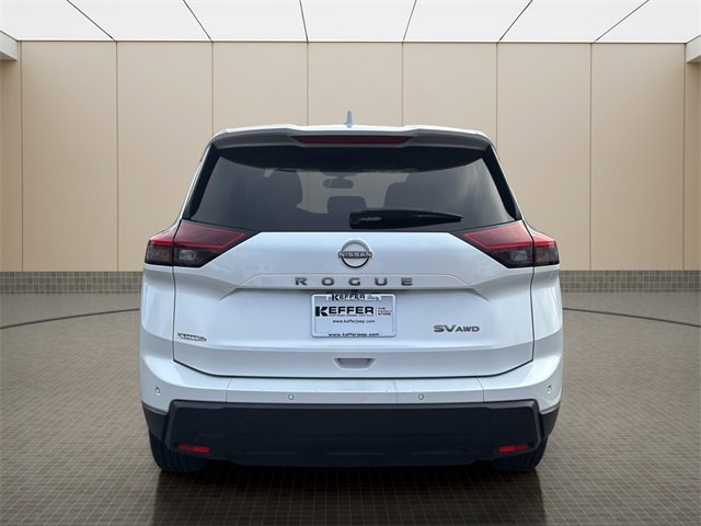 Used 2024 Nissan Rogue SV image 4
