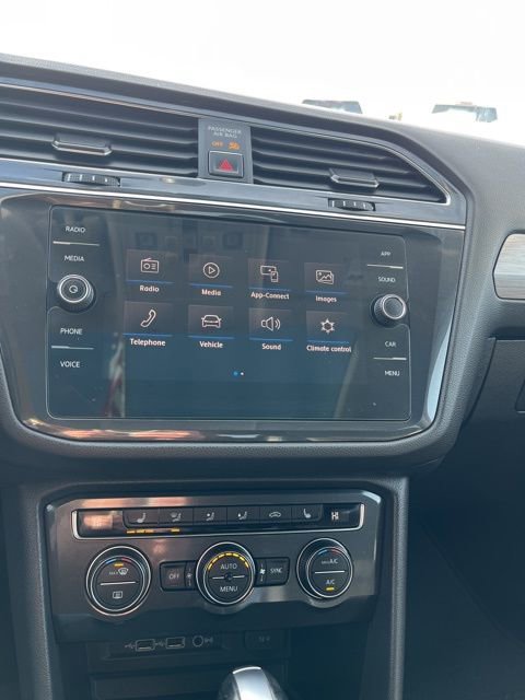 Used 2018 Volkswagen Tiguan SE image 41