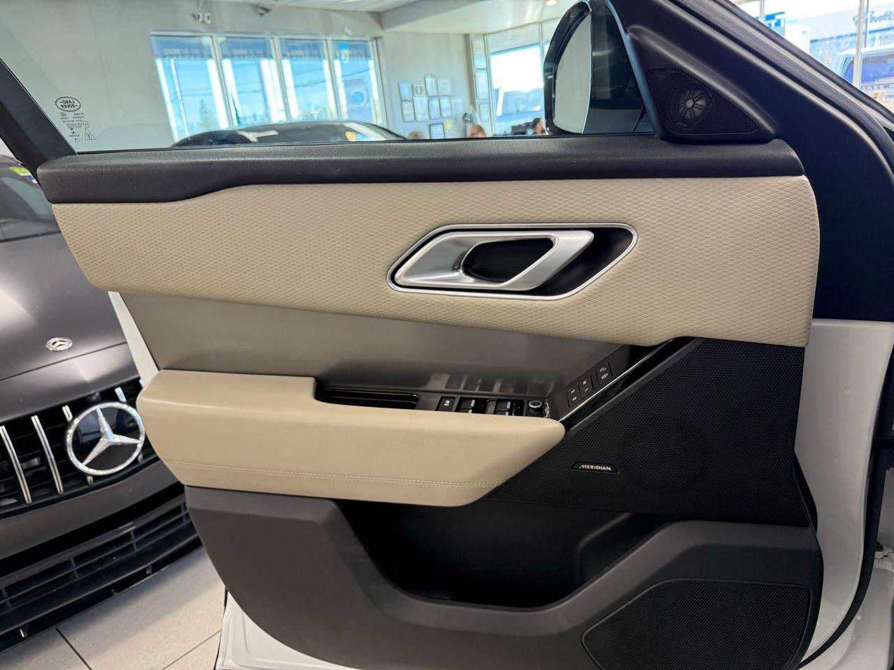 Used 2019 Land Rover Range Rover Velar S image 9