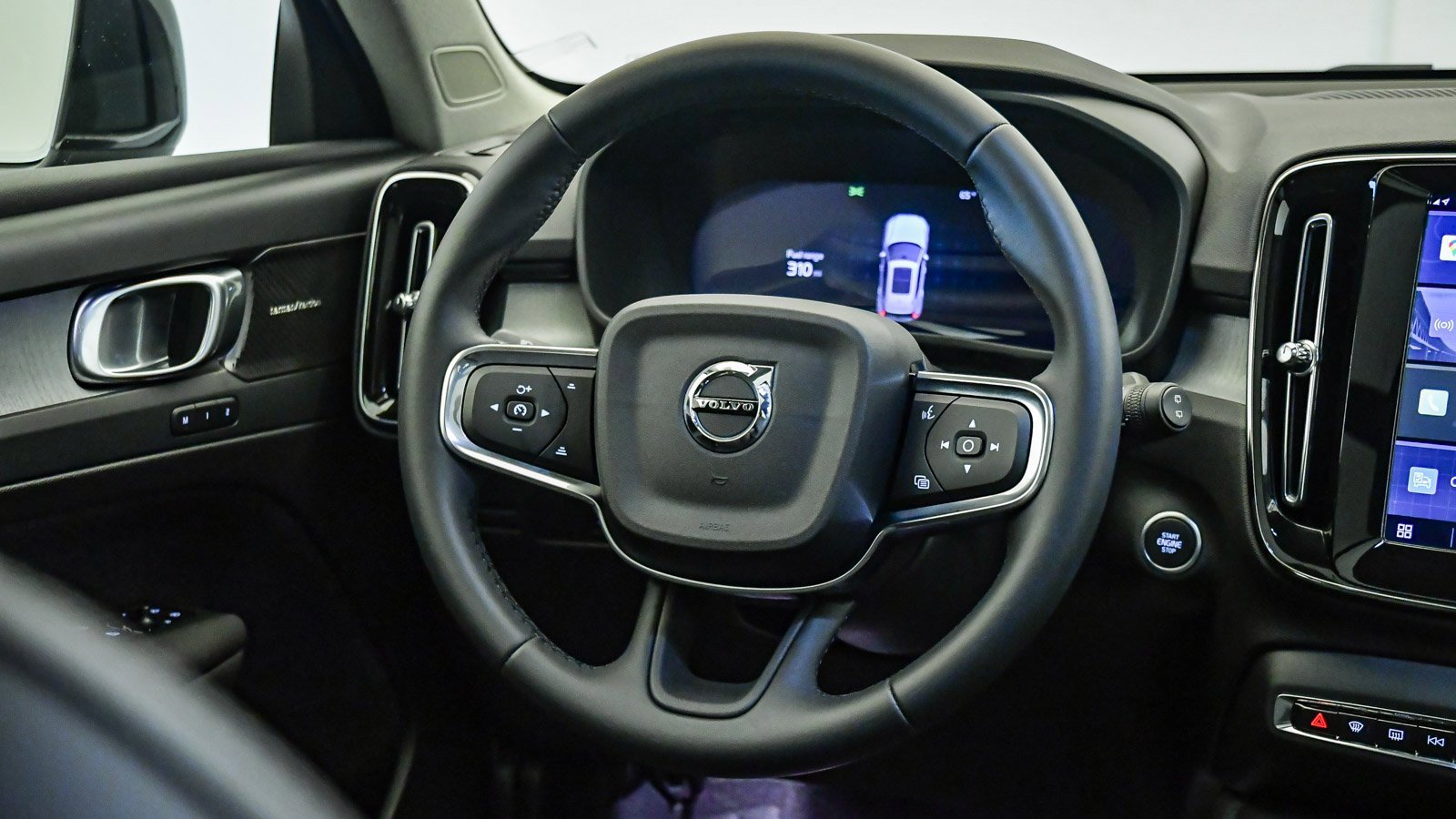 Certified 2025 Volvo XC40 B5 Ultra w/ Climate Package image 13