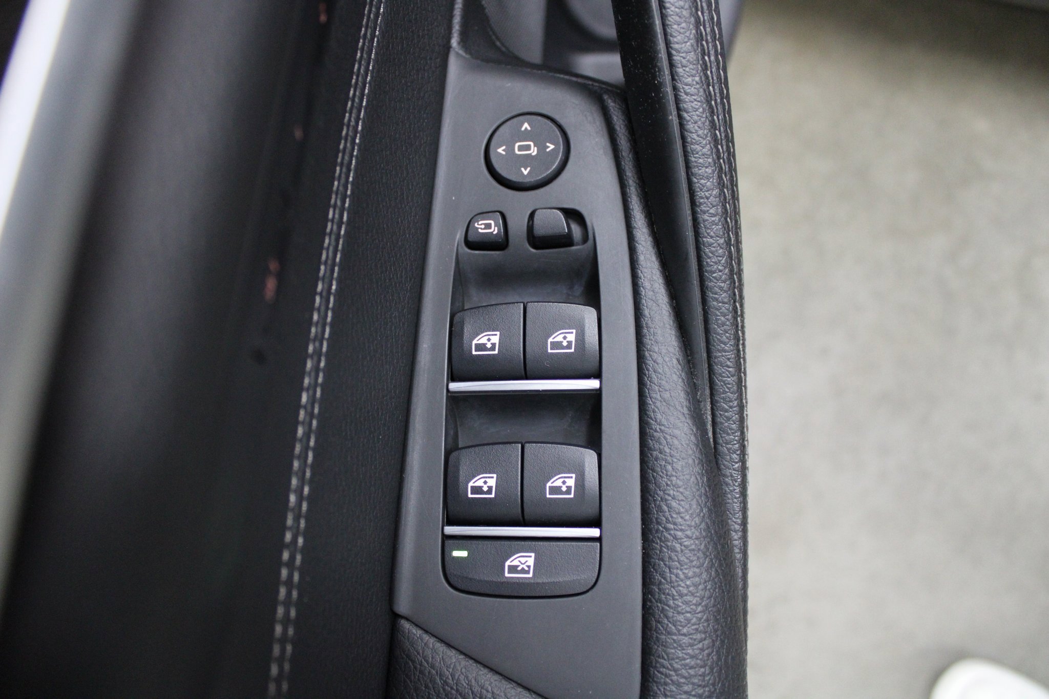 Used 2019 BMW 530i w/ Convenience Package image 14