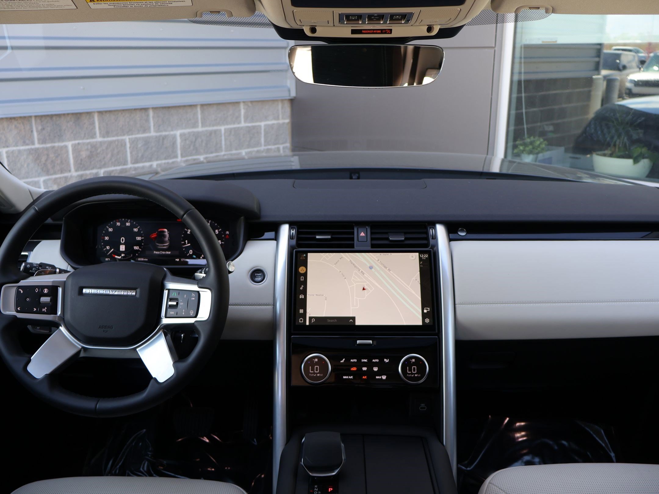 Certified 2025 Land Rover Discovery S AWD/4WD image 26
