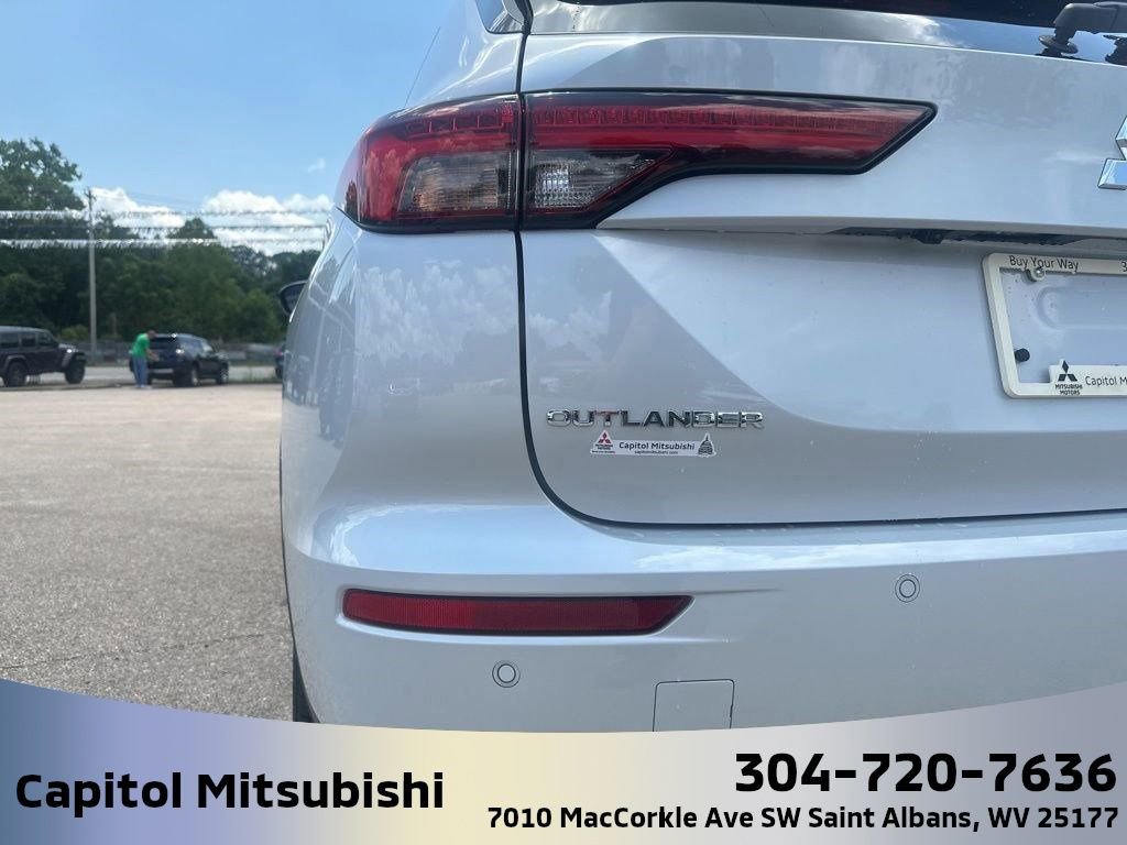 New 2025 Mitsubishi Outlander SEL Black Edition image 12