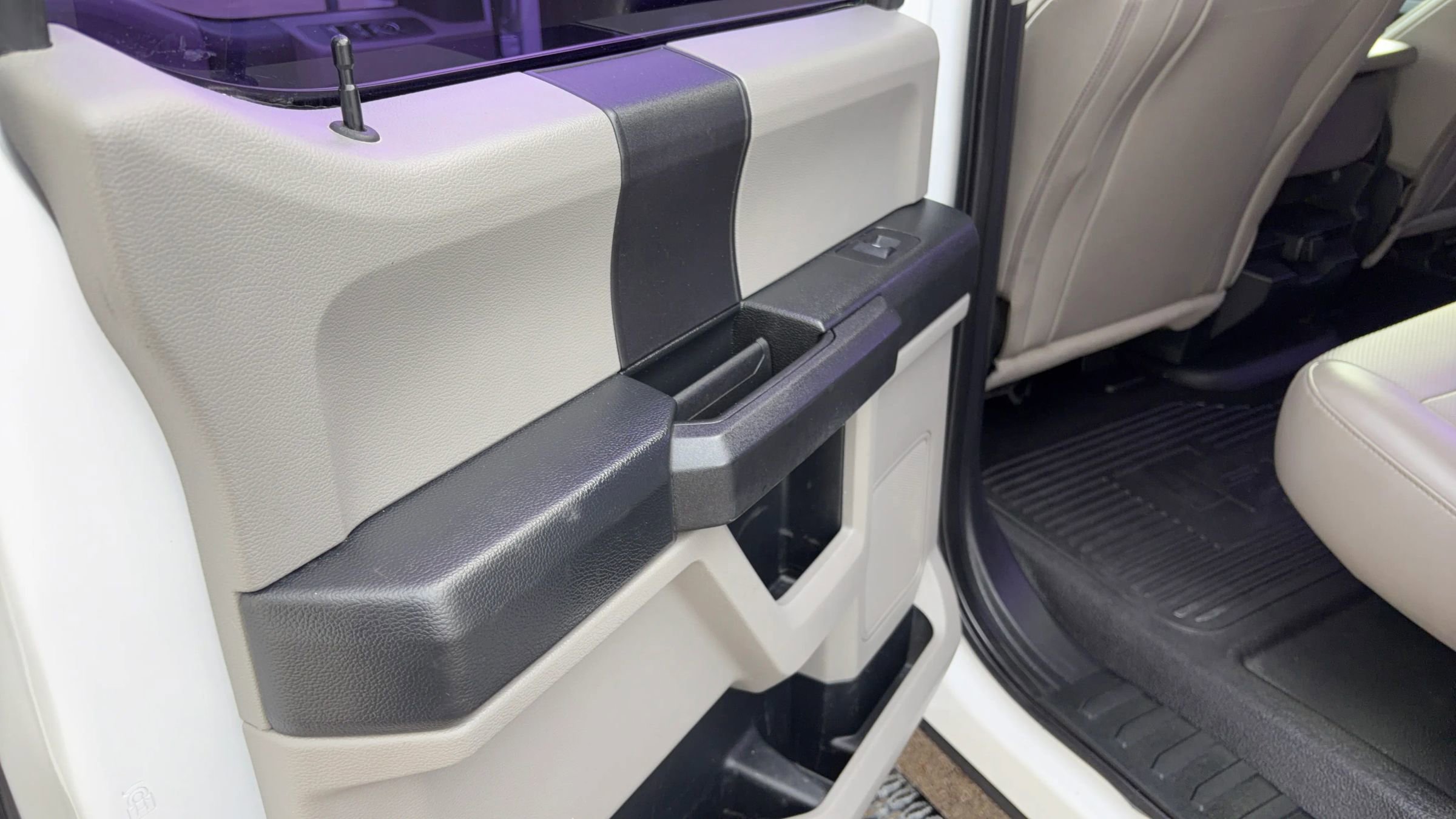 Used 2019 Ford F250 XL w/ Power Equipment Group image 14