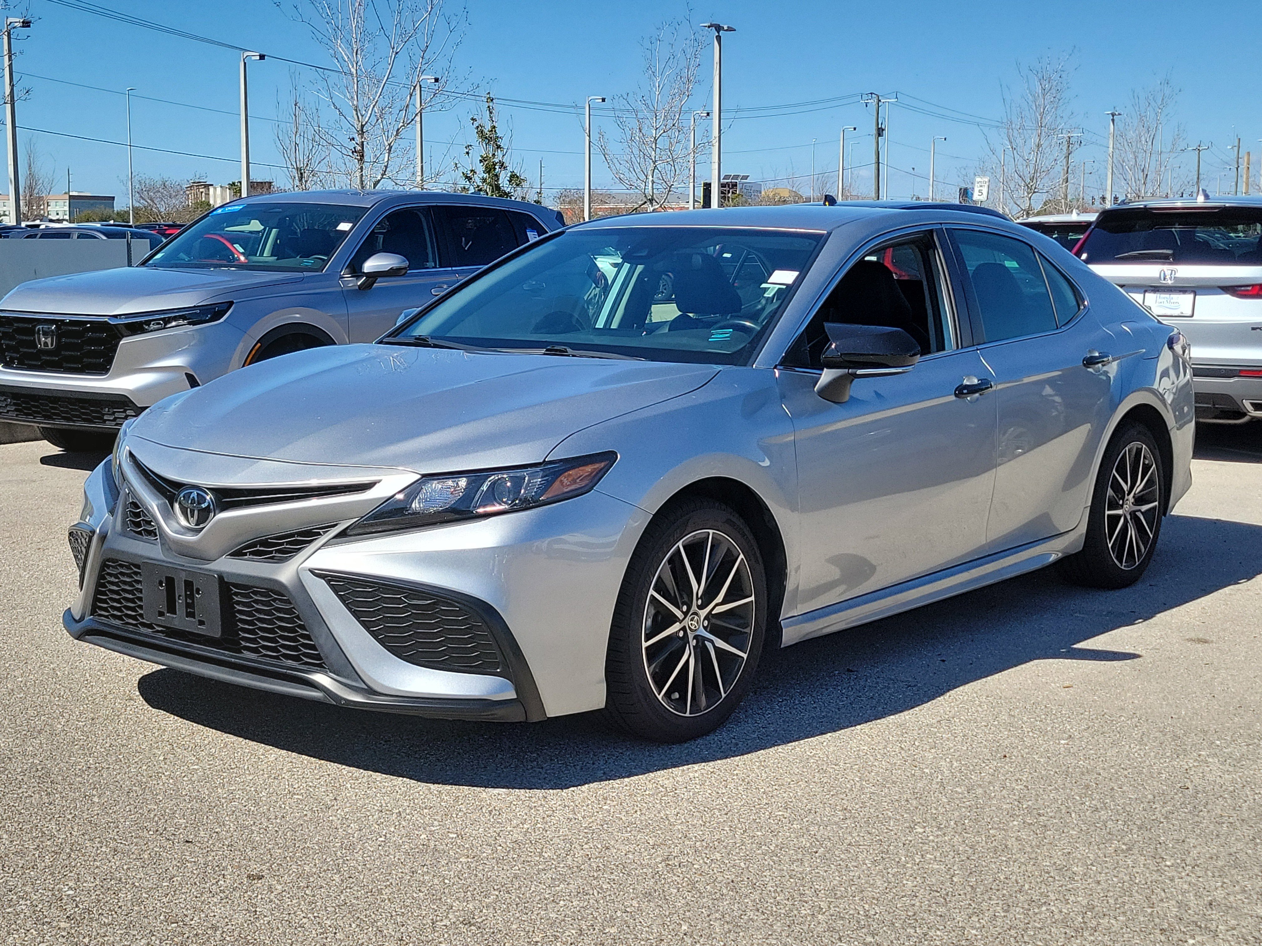 Used 2023 Toyota Camry SE image 8