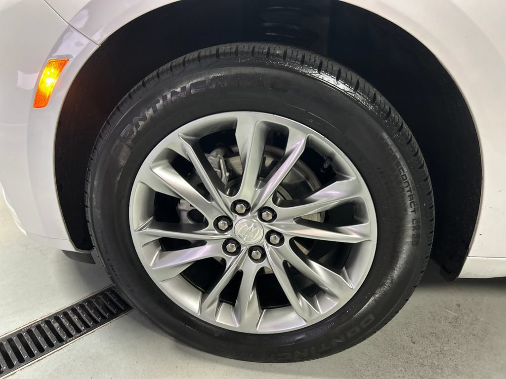 Used 2022 Buick Enclave Avenir FWD image 9