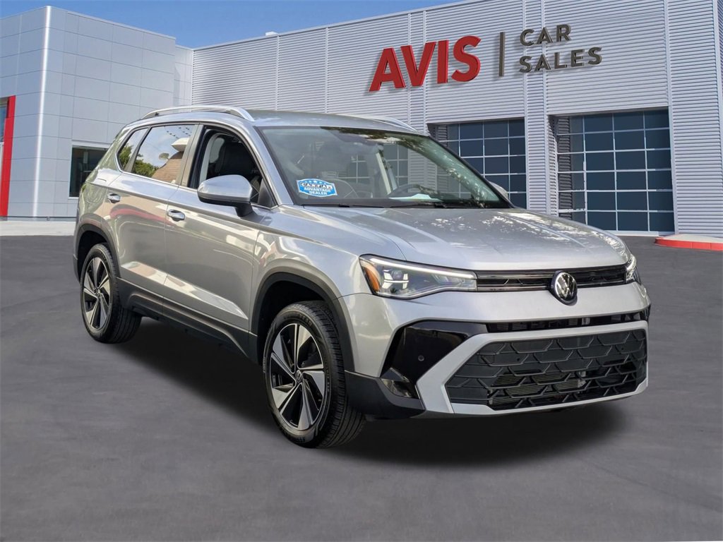 Used 2025 Volkswagen Taos SE image 3