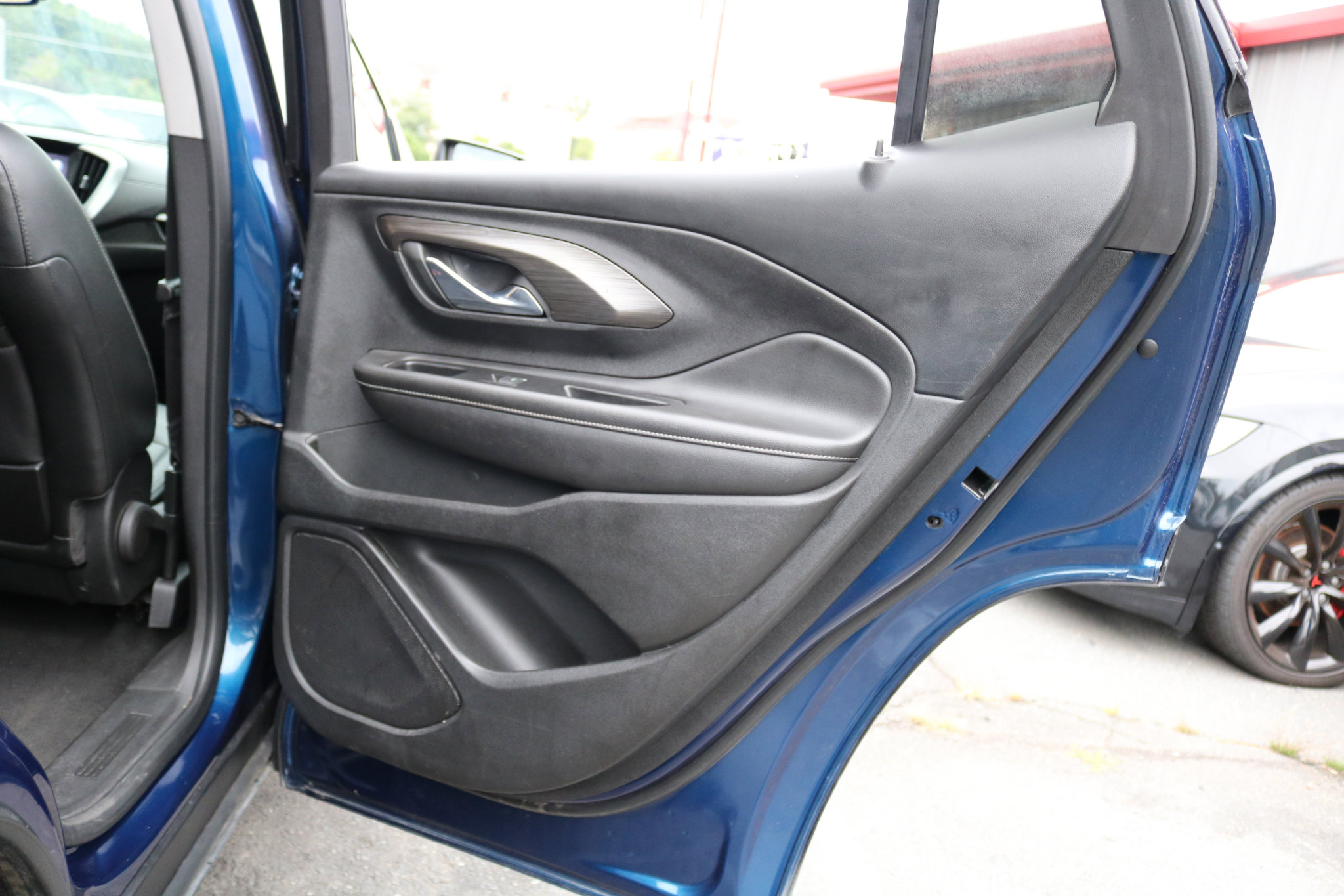 Used 2023 GMC Terrain SLT image 38