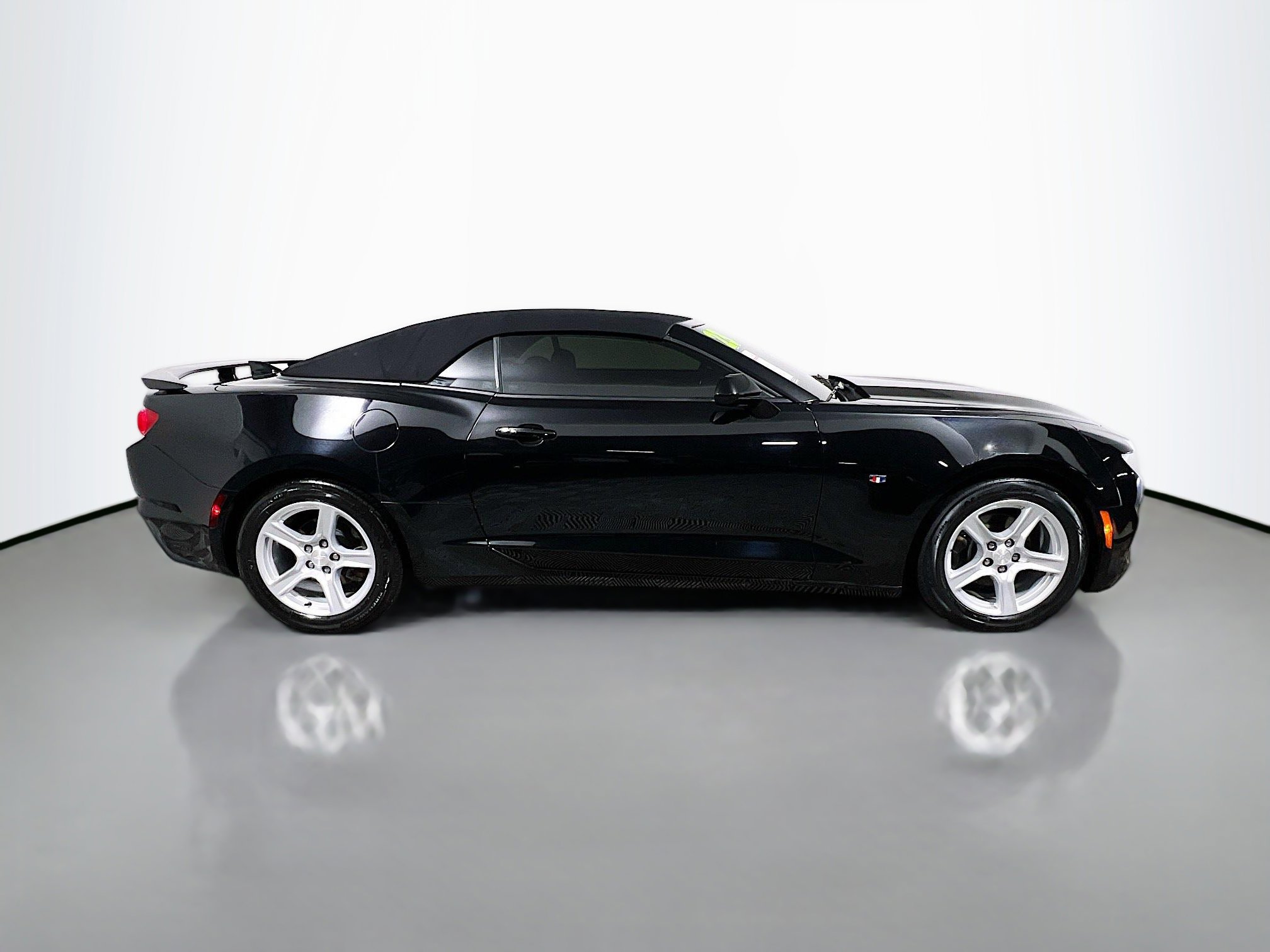 Used 2023 Chevrolet Camaro LT RWD image 3